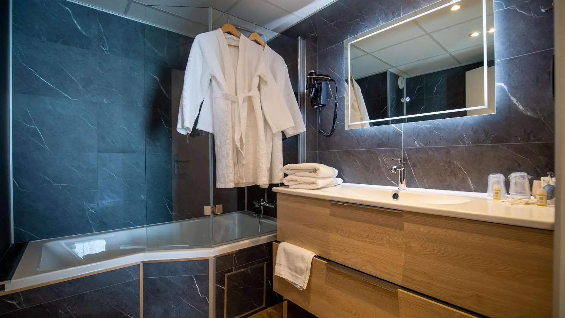 Best Western Cote Des Sables Plouescat 3*,  France