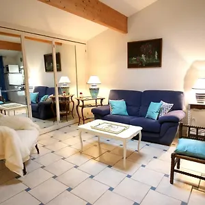 https://les-colombages.hotels-rhonealpes.com